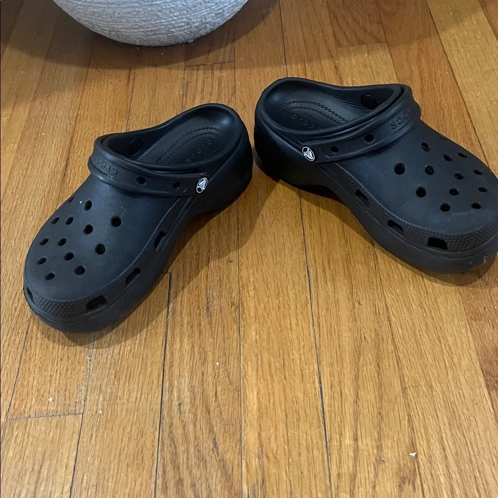 CROCS Classic Clog in Black - Picture 2 of 5